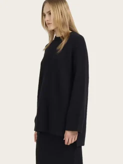 Alpha Long Pullover - Black