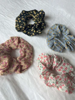 Hilly Scrunchie - Black/Yellow