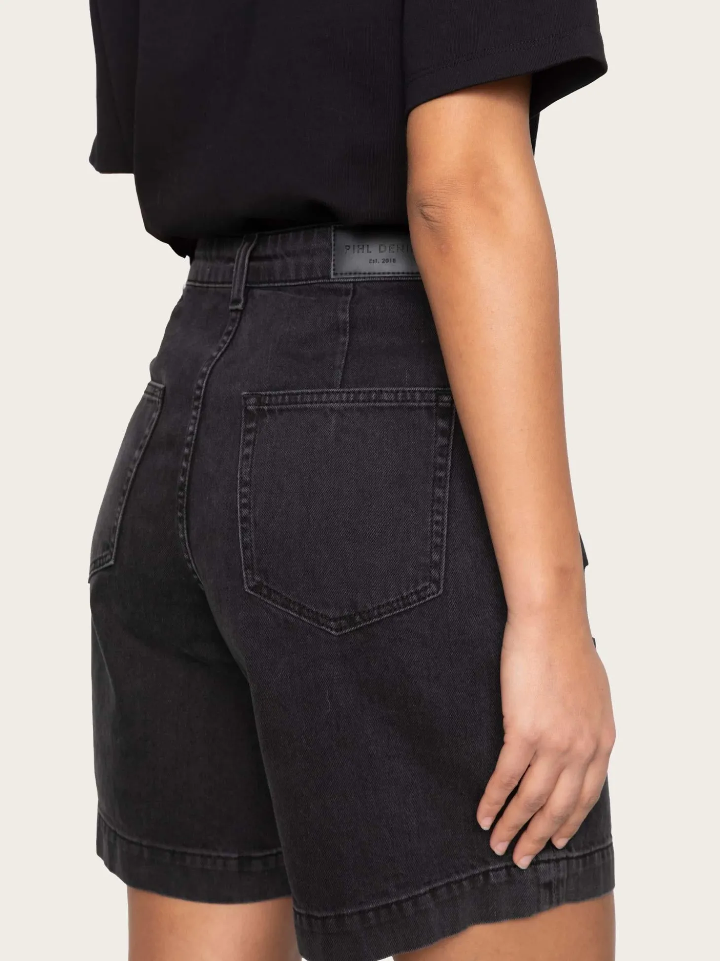 Jason Shorts - Black